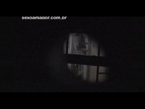 ❤️ Blondie filmohet fshehurazi nga një soditës i lagjes i fshehur pas tullave të zbrazëta ❤️ Porno fb në sq.https-tubsexer.ru ﹏